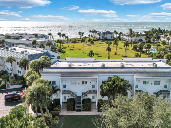 Luxurious Beachfront Condo in Longboat Key - Your Coastal Retreat Awaits
